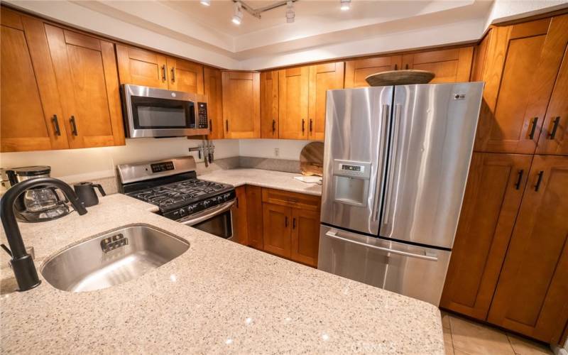 Bright Cheery Kitchen