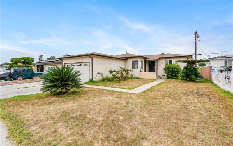 15669 Loukelton, La Puente