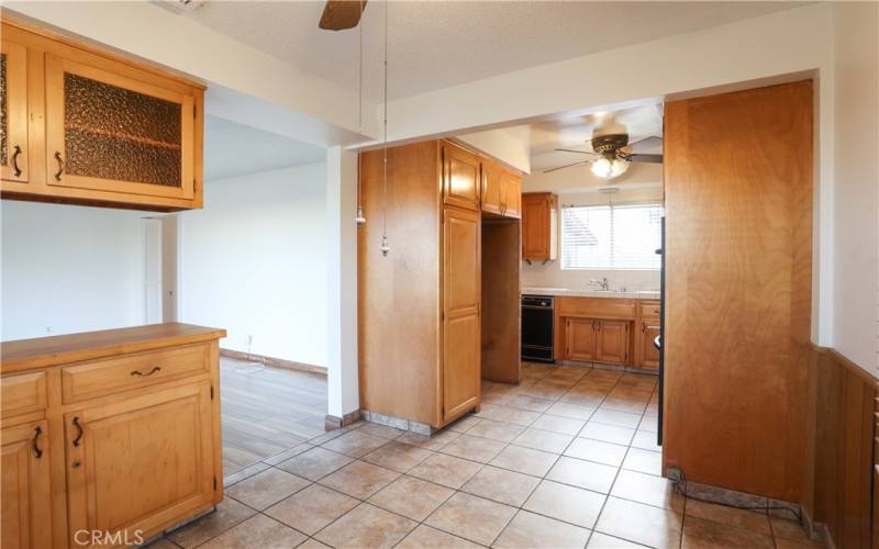 Dining area to kitchen