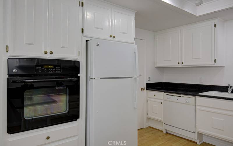 Enjoy all the great cabinets and expansive counter workspace.  Truly a cook's delight.