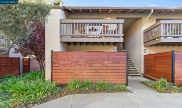 2730 Oak Rd 20, Walnut Creek, California 94597, 1 Bedroom Bedrooms, ,1 BathroomBathrooms,Residential,Buy,2730 Oak Rd 20,41078448