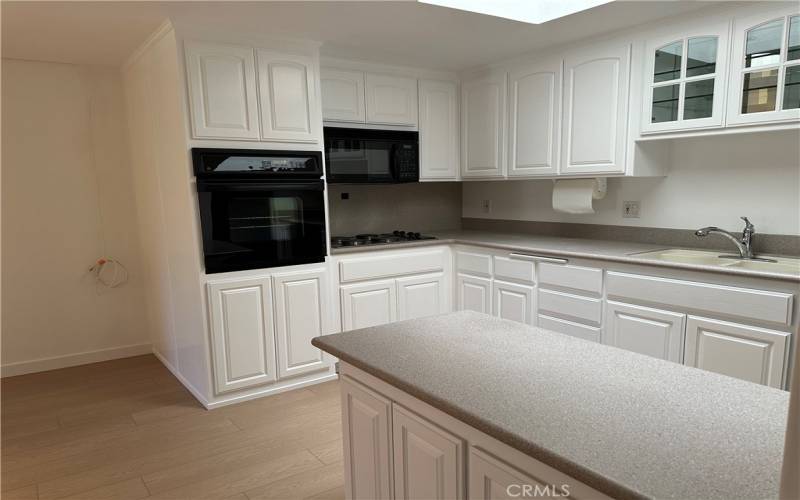 Kitchen with all matching appliances