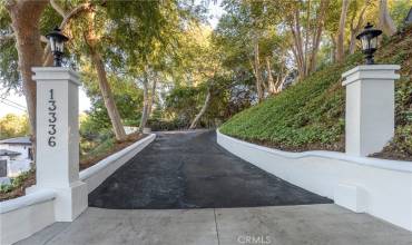 13336 Cheltenham Drive, Sherman Oaks, California 91423, 3 Bedrooms Bedrooms, ,3 BathroomsBathrooms,Residential Lease,Rent,13336 Cheltenham Drive,SR24230056