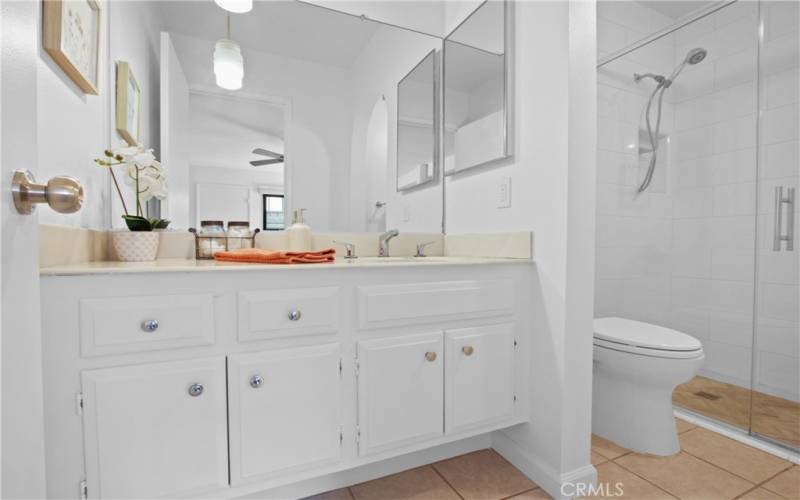 Updated bath with beautiful tiled shower w/clear glass doors!