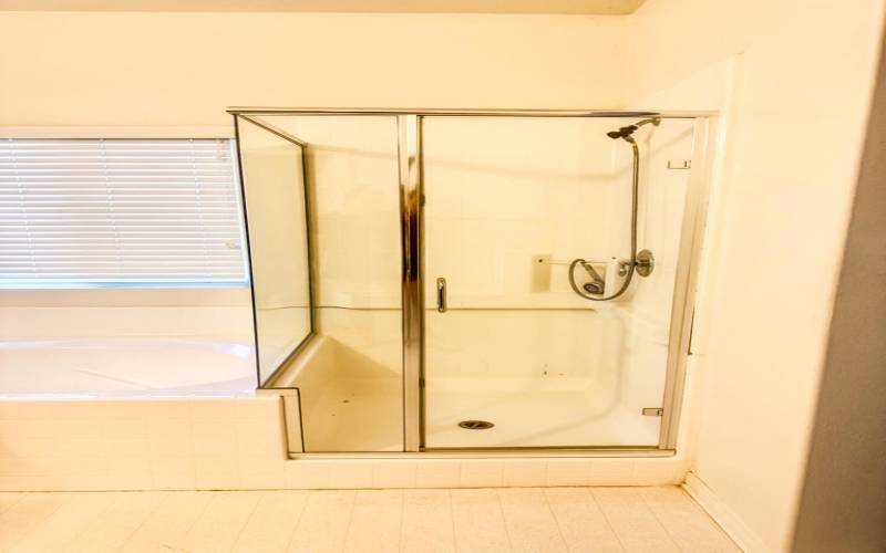 Standing shower