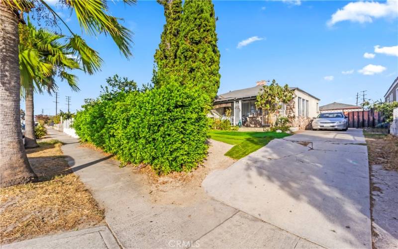 SIDE WALK VIEW AND PROPERTY ENTRY