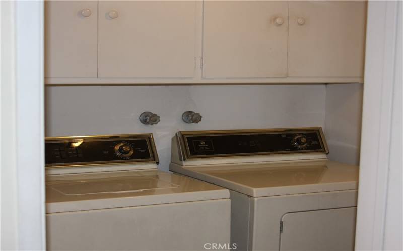 washer and dryer in downstairs hallway!