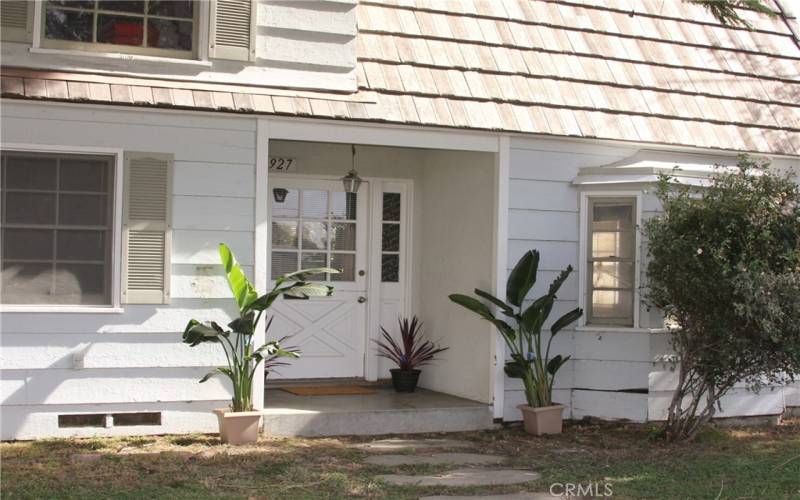 Front of house and Dutch Door!!