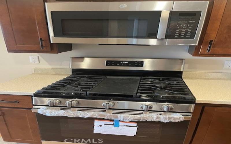 New Gas Range with center griddle.