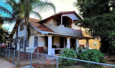 400 West Main, Turlock, California 95380, 6 Bedrooms Bedrooms, ,2 BathroomsBathrooms,Residential,Buy,400 West Main,FR24230250