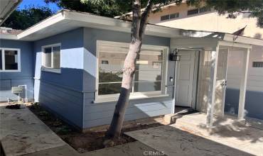 303 Alabama Street 1/2, Huntington Beach, California 92648, 2 Bedrooms Bedrooms, ,1 BathroomBathrooms,Residential Lease,Rent,303 Alabama Street 1/2,OC24230528