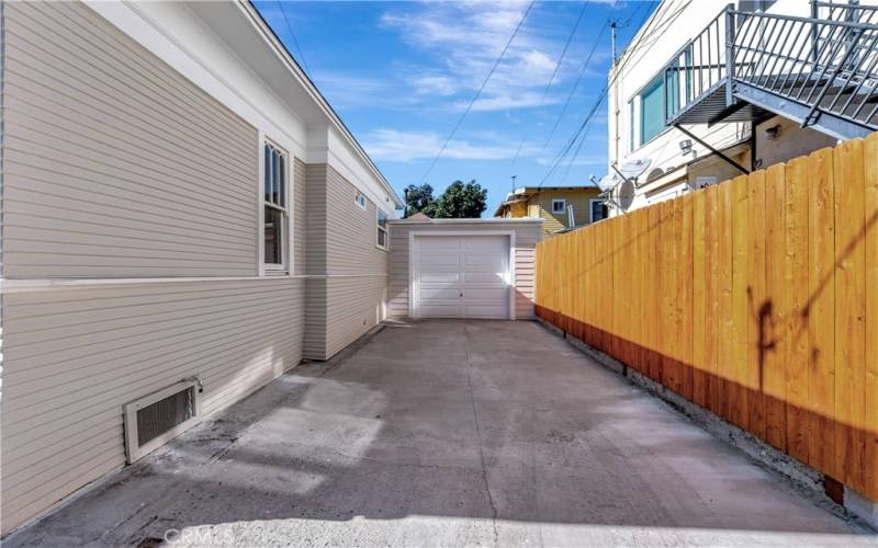 Attached garage and driveway that can fit 1 car inside plus 2 cars outside