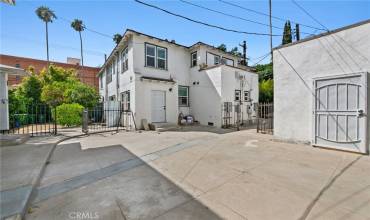 5707 Franklin Ave, Los Angeles, California 90068, 3 Bedrooms Bedrooms, ,2 BathroomsBathrooms,Residential Lease,Rent,5707 Franklin Ave,SR24230637