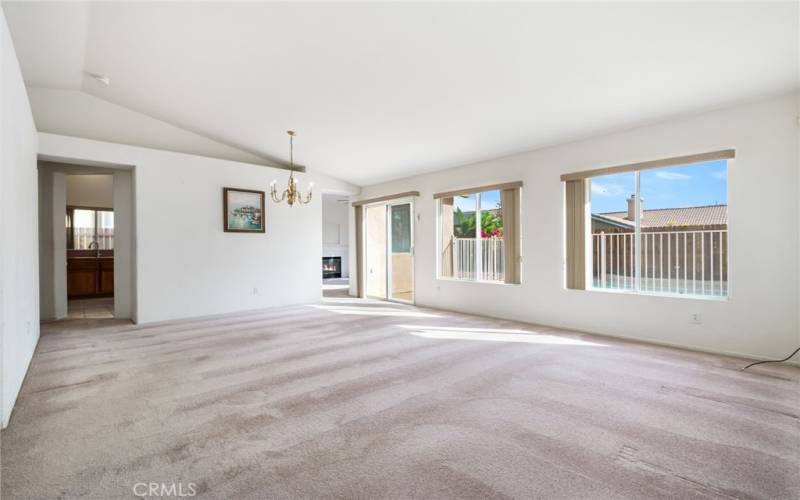 Living room/dining room