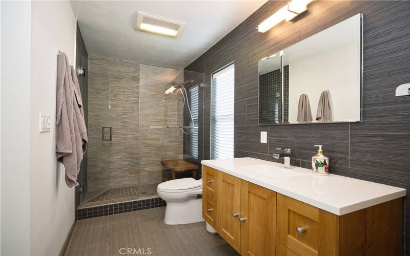 5455 Sylmar Ave # 1205

shared bathroom # 2