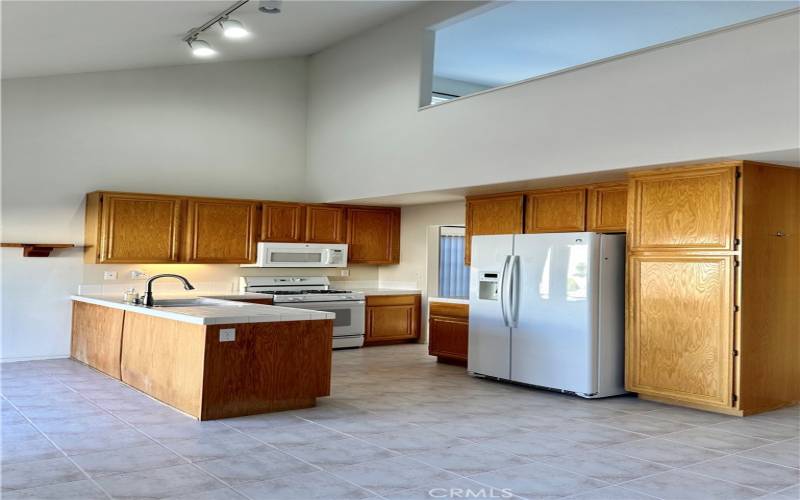 Kitchen - Loft open Above