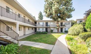 8220 Vincetta 4, La Mesa, California 91942, 2 Bedrooms Bedrooms, ,2 BathroomsBathrooms,Residential,Buy,8220 Vincetta 4,240026467SD