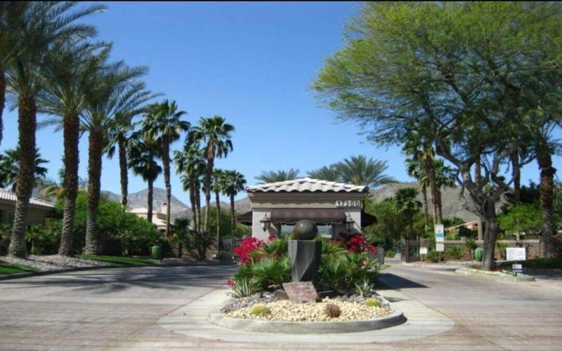 Entrance to Lake La Quinta