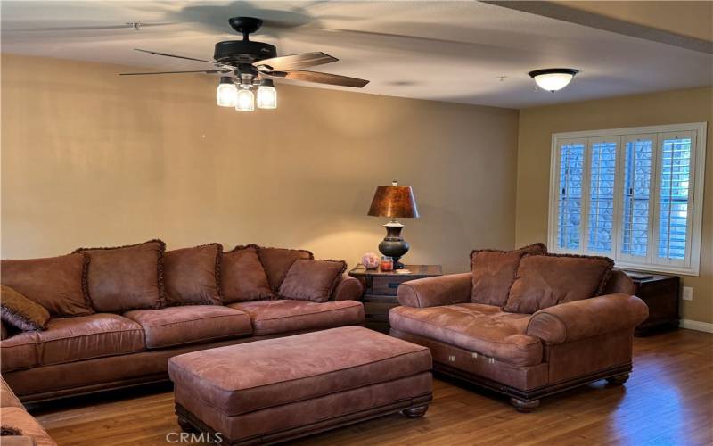 Living room,Laminate flooring,Ceiling fans