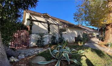 18631 Collins Street 28, Tarzana, California 91356, 2 Bedrooms Bedrooms, ,3 BathroomsBathrooms,Residential Lease,Rent,18631 Collins Street 28,MB24230952