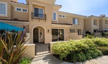 202 Via Vicini, Rancho Santa Margarita, California 92688, 2 Bedrooms Bedrooms, ,2 BathroomsBathrooms,Residential,Buy,202 Via Vicini,OC24188441