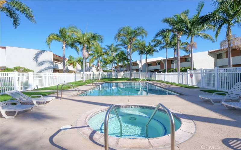 Spacious Community Pool and Jacuzzi