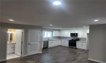 16019 Victory Boulevard, Lake Balboa, California 91406, 2 Bedrooms Bedrooms, ,1 BathroomBathrooms,Residential Lease,Rent,16019 Victory Boulevard,SR24229482