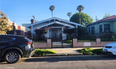 2526 W 21st Street, Los Angeles, California 90018, 2 Bedrooms Bedrooms, ,1 BathroomBathrooms,Residential,Buy,2526 W 21st Street,PW24062043