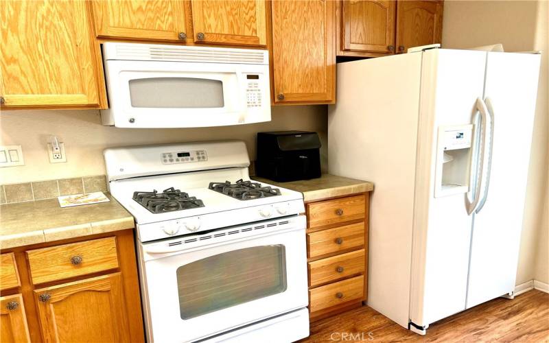 Stove, microwave and dishwasher, refridgerator