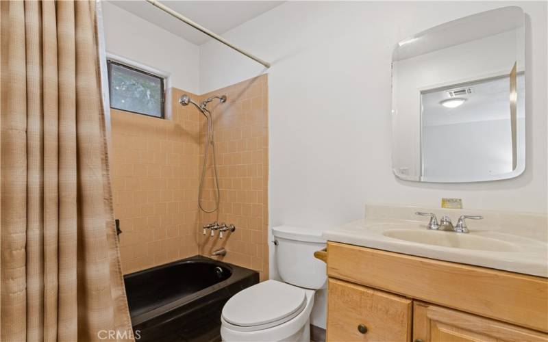 Master Bedroom Bathroom