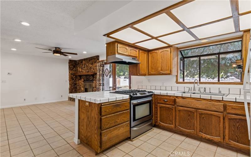 Breakfast Bar / Kitchen