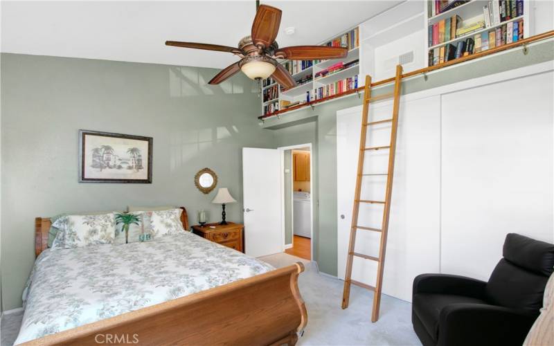 Guet bedroom, library ladder for nook