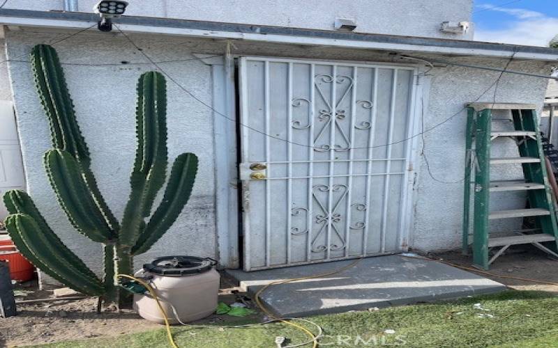 10348 Hickory St, Los Angels CA - wash room door