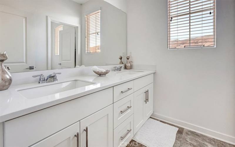 2nd full bath (dual sink vanity)