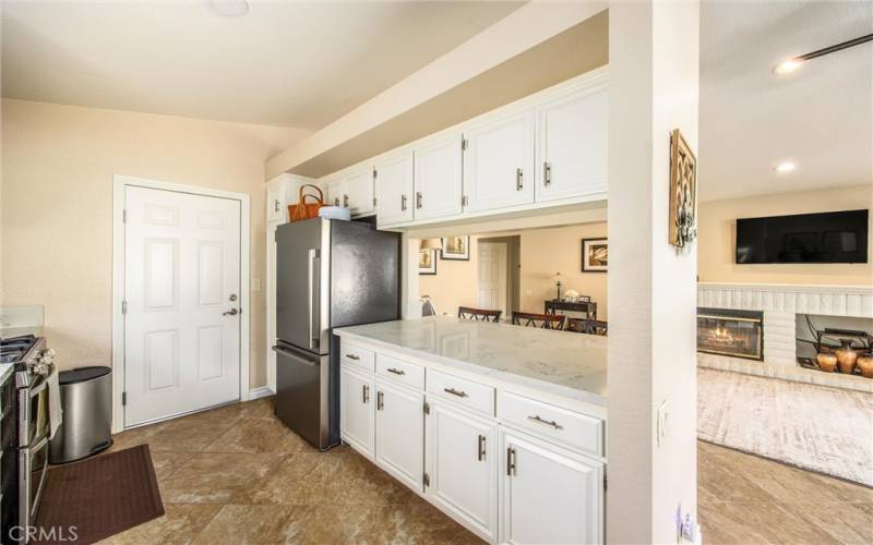 Large open island shows off the beautiful quartz counters and provides so much entertaining space!