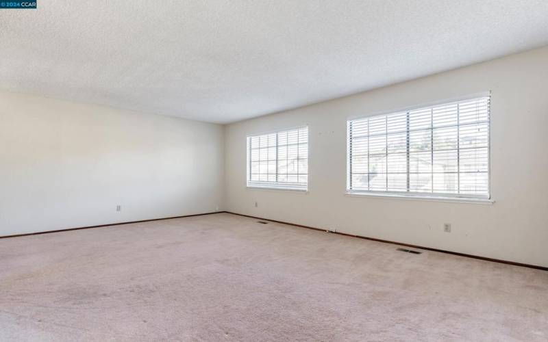 LARGE BEDROOM OFFICE OR BONUS ROOM