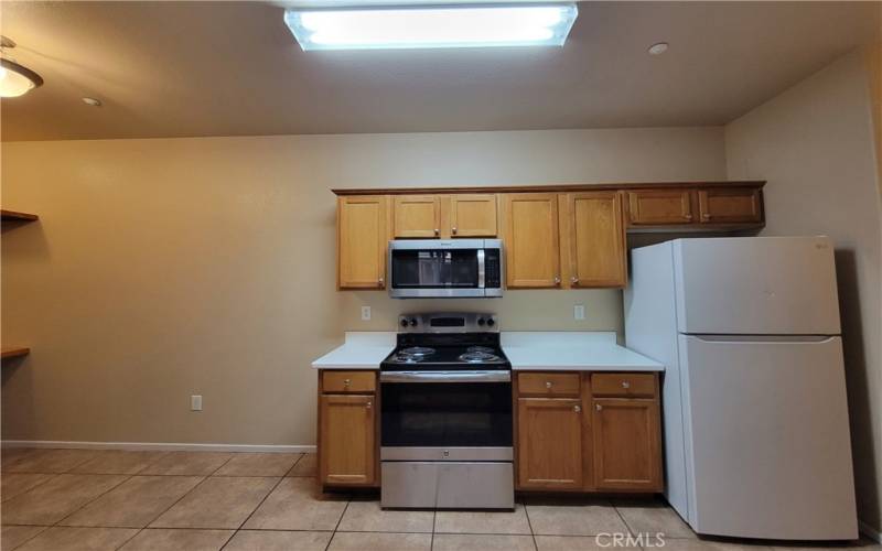 Kitchen - New stove /Microwave