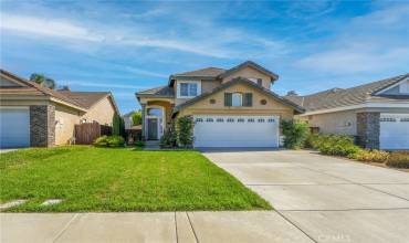 great curb appeal on quiet cul de sac