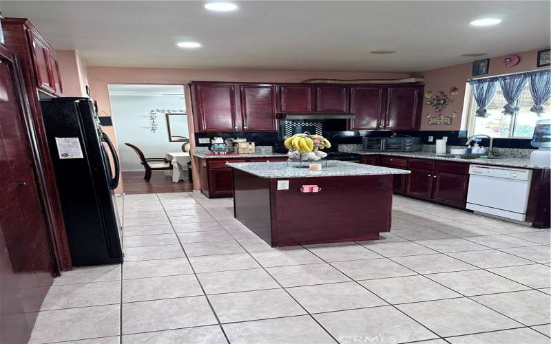 OPEN KITCHEN WITH ISLAND