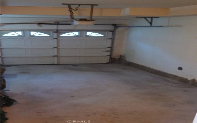 1 car direct access garage