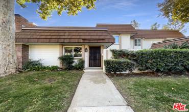 10100 Larwin Avenue 3, Chatsworth, California 91311, 4 Bedrooms Bedrooms, ,3 BathroomsBathrooms,Residential,Buy,10100 Larwin Avenue 3,24462669