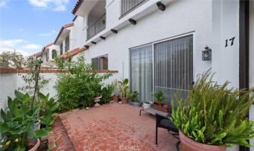 10030 Owensmouth Avenue 17, Chatsworth, California 91311, 2 Bedrooms Bedrooms, ,2 BathroomsBathrooms,Residential,Buy,10030 Owensmouth Avenue 17,SR24225680