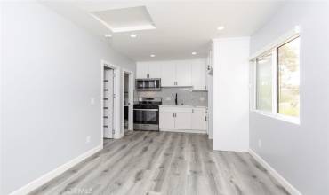 7420 Vanalden Avenue, Reseda, California 91335, 1 Bedroom Bedrooms, ,1 BathroomBathrooms,Residential Lease,Rent,7420 Vanalden Avenue,GD24232352