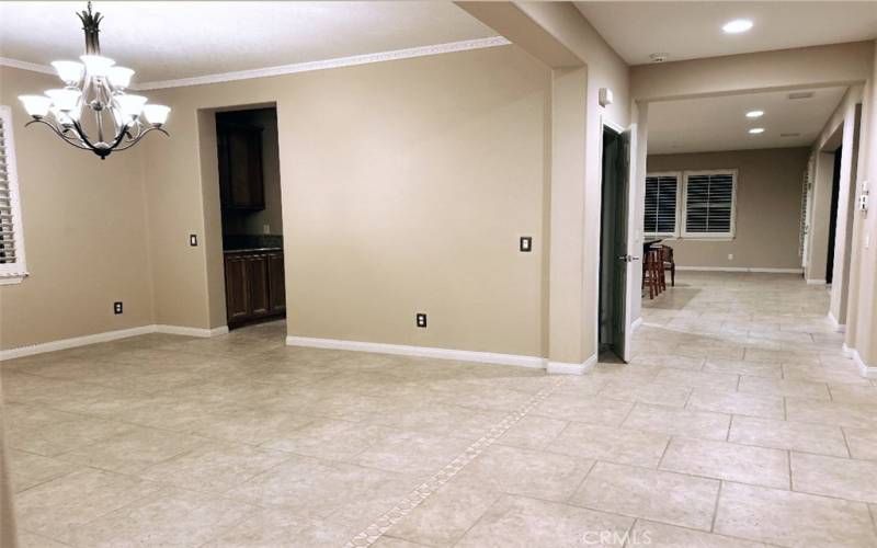 Dining room to kitchen