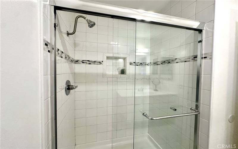 Primary Bathroom Shower/Tub