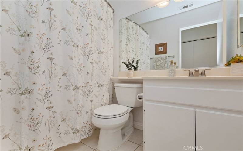 Bathroom 1 - Hall