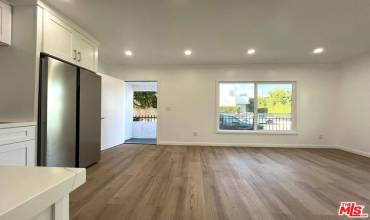 1812 S Longwood Avenue, Los Angeles, California 90019, 2 Bedrooms Bedrooms, ,2 BathroomsBathrooms,Residential Lease,Rent,1812 S Longwood Avenue,24462975