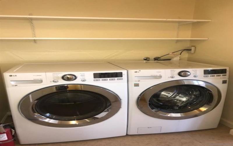 Newer Frontload Washer/Dryer