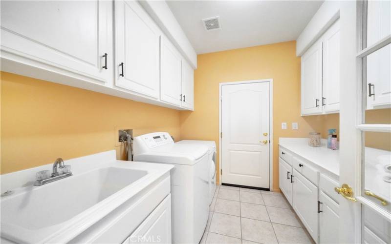 Laundry room is located in between the garage and the kitchen