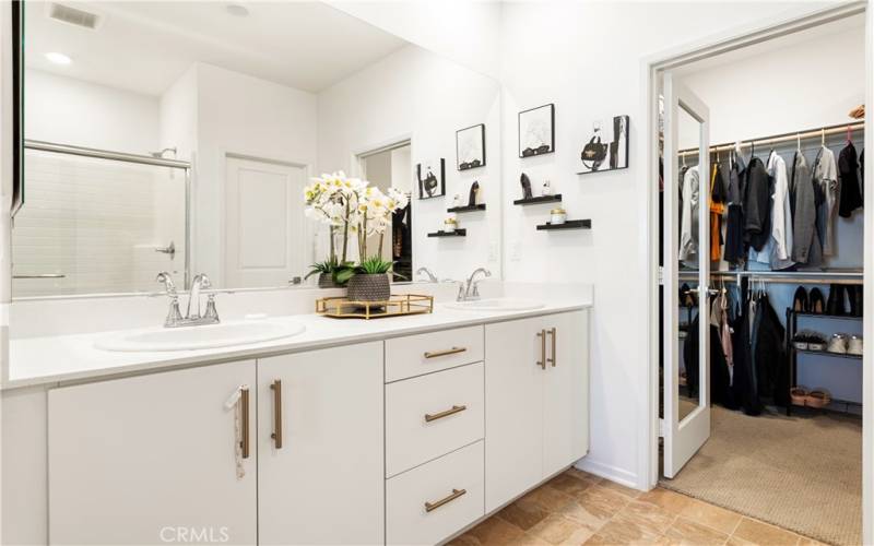 Dual sinks and lots of cupboard space is perfect two!